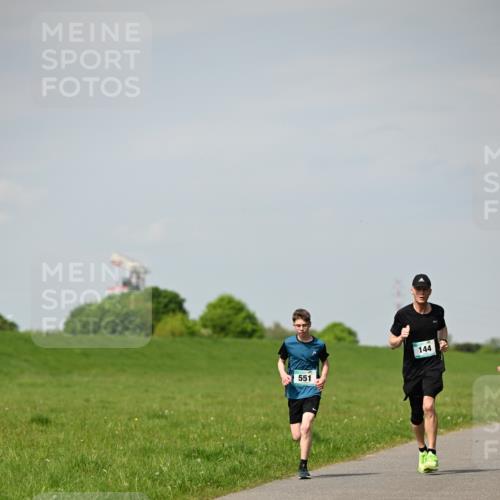 10.05.2026 - 8. Wedeler Halbmarathon Dr. Thomas Lammeyer http://msf.ph/oto/9691996 10.05.2026 11:14:51 Laufen 551, 144 meine-sportfotos.de