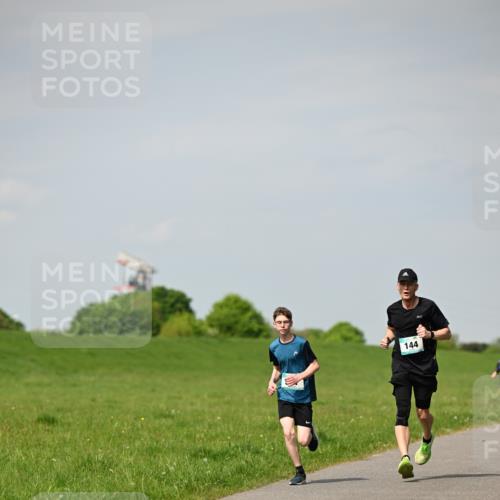 10.05.2026 - 8. Wedeler Halbmarathon Dr. Thomas Lammeyer http://msf.ph/oto/9692002 10.05.2026 11:14:51 Laufen 144 meine-sportfotos.de
