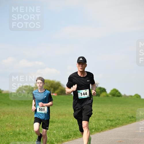 10.05.2026 - 8. Wedeler Halbmarathon Dr. Thomas Lammeyer http://msf.ph/oto/9692060 10.05.2026 11:14:55 Laufen 551, 144 meine-sportfotos.de