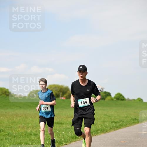 10.05.2026 - 8. Wedeler Halbmarathon Dr. Thomas Lammeyer http://msf.ph/oto/9692065 10.05.2026 11:14:55 Laufen 551, 144 meine-sportfotos.de