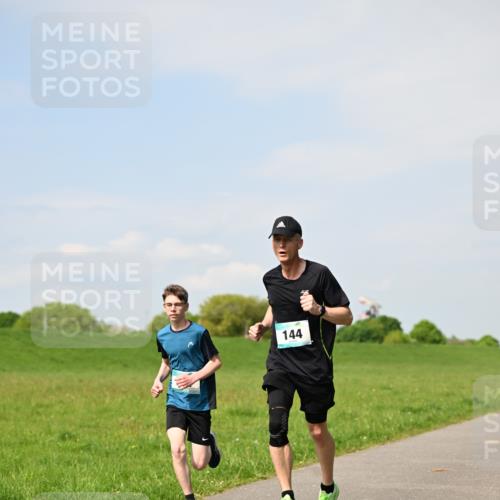 10.05.2026 - 8. Wedeler Halbmarathon Dr. Thomas Lammeyer http://msf.ph/oto/9692067 10.05.2026 11:14:55 Laufen 144 meine-sportfotos.de