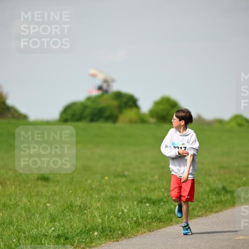 10.05.2026 - 8. Wedeler Halbmarathon Dr. Thomas Lammeyer http://msf.ph/oto/9692155 10.05.2026 11:15:10 Laufen 2217 meine-sportfotos.de