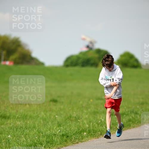 10.05.2026 - 8. Wedeler Halbmarathon Dr. Thomas Lammeyer http://msf.ph/oto/9692167 10.05.2026 11:15:11 Laufen  meine-sportfotos.de