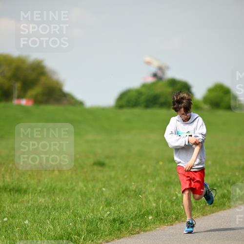10.05.2026 - 8. Wedeler Halbmarathon Dr. Thomas Lammeyer http://msf.ph/oto/9692168 10.05.2026 11:15:11 Laufen  meine-sportfotos.de