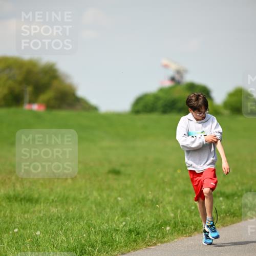 10.05.2026 - 8. Wedeler Halbmarathon Dr. Thomas Lammeyer http://msf.ph/oto/9692172 10.05.2026 11:15:11 Laufen  meine-sportfotos.de