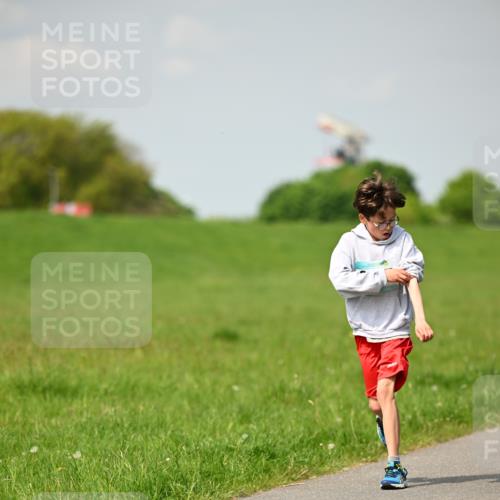 10.05.2026 - 8. Wedeler Halbmarathon Dr. Thomas Lammeyer http://msf.ph/oto/9692174 10.05.2026 11:15:11 Laufen  meine-sportfotos.de