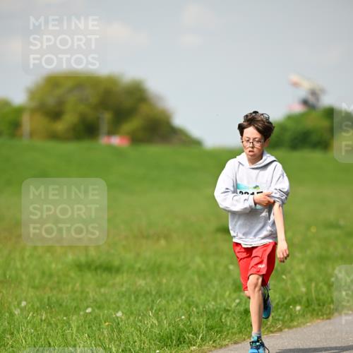 10.05.2026 - 8. Wedeler Halbmarathon Dr. Thomas Lammeyer http://msf.ph/oto/9692187 10.05.2026 11:15:12 Laufen 3311 meine-sportfotos.de