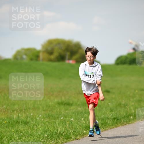 10.05.2026 - 8. Wedeler Halbmarathon Dr. Thomas Lammeyer http://msf.ph/oto/9692199 10.05.2026 11:15:12 Laufen  meine-sportfotos.de
