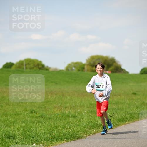 10.05.2026 - 8. Wedeler Halbmarathon Dr. Thomas Lammeyer http://msf.ph/oto/9692203 10.05.2026 11:15:13 Laufen 2217 meine-sportfotos.de