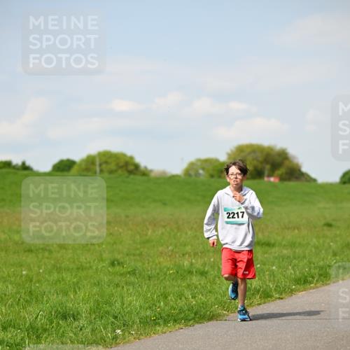 10.05.2026 - 8. Wedeler Halbmarathon Dr. Thomas Lammeyer http://msf.ph/oto/9692208 10.05.2026 11:15:13 Laufen 2217 meine-sportfotos.de