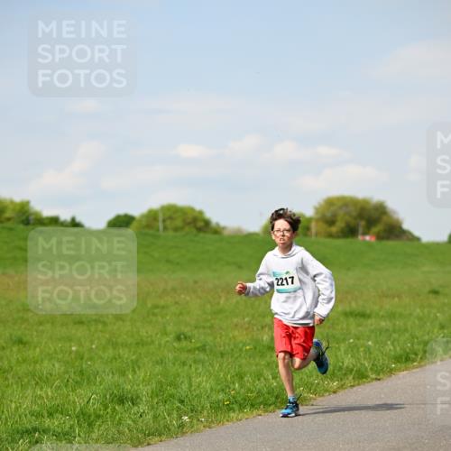 10.05.2026 - 8. Wedeler Halbmarathon Dr. Thomas Lammeyer http://msf.ph/oto/9692213 10.05.2026 11:15:13 Laufen 2217 meine-sportfotos.de