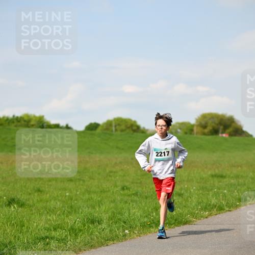 10.05.2026 - 8. Wedeler Halbmarathon Dr. Thomas Lammeyer http://msf.ph/oto/9692218 10.05.2026 11:15:14 Laufen 2217 meine-sportfotos.de