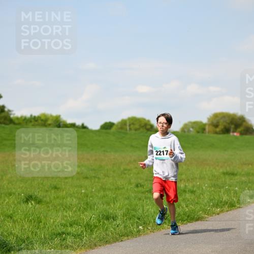 10.05.2026 - 8. Wedeler Halbmarathon Dr. Thomas Lammeyer http://msf.ph/oto/9692221 10.05.2026 11:15:14 Laufen 2217 meine-sportfotos.de