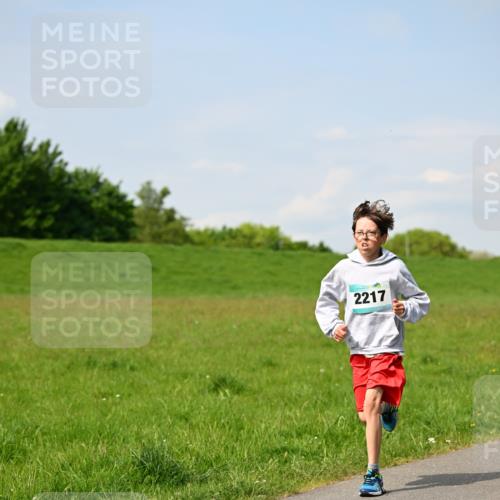 10.05.2026 - 8. Wedeler Halbmarathon Dr. Thomas Lammeyer http://msf.ph/oto/9692228 10.05.2026 11:15:14 Laufen 2217 meine-sportfotos.de
