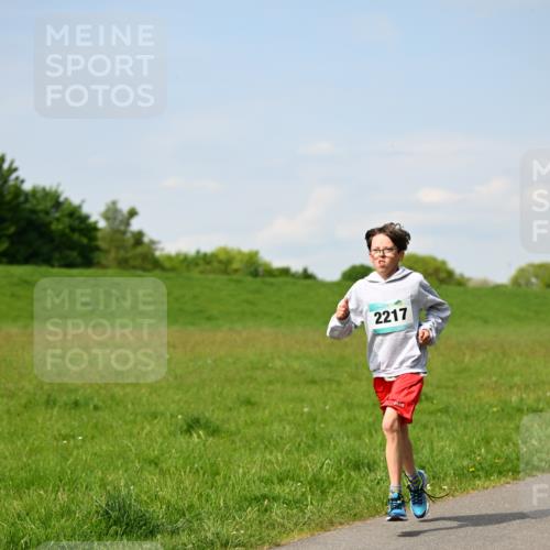 10.05.2026 - 8. Wedeler Halbmarathon Dr. Thomas Lammeyer http://msf.ph/oto/9692230 10.05.2026 11:15:14 Laufen 2217 meine-sportfotos.de