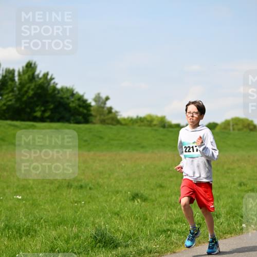 10.05.2026 - 8. Wedeler Halbmarathon Dr. Thomas Lammeyer http://msf.ph/oto/9692232 10.05.2026 11:15:15 Laufen 2217 meine-sportfotos.de