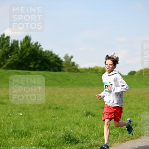 10.05.2026 - 8. Wedeler Halbmarathon Dr. Thomas Lammeyer http://msf.ph/oto/9692234 10.05.2026 11:15:15 Laufen 227 meine-sportfotos.de