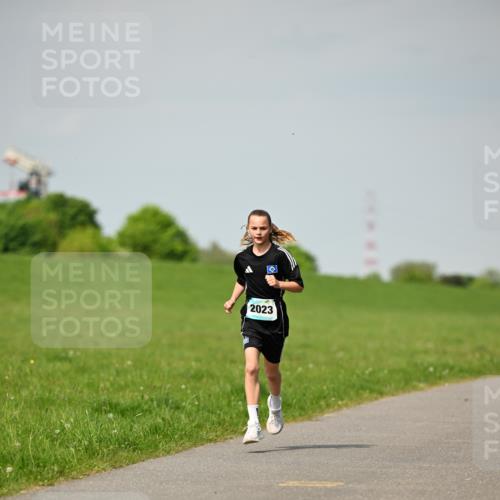10.05.2026 - 8. Wedeler Halbmarathon Dr. Thomas Lammeyer http://msf.ph/oto/9692237 10.05.2026 11:15:26 Laufen 2023 meine-sportfotos.de