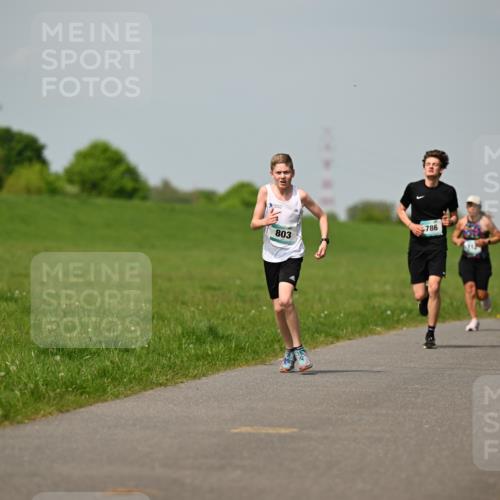 10.05.2026 - 8. Wedeler Halbmarathon Dr. Thomas Lammeyer http://msf.ph/oto/9692322 10.05.2026 11:15:41 Laufen 803, 786, 896 meine-sportfotos.de