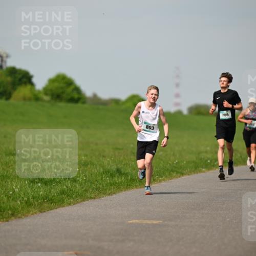 10.05.2026 - 8. Wedeler Halbmarathon Dr. Thomas Lammeyer http://msf.ph/oto/9692329 10.05.2026 11:15:42 Laufen 803, 786, 896 meine-sportfotos.de