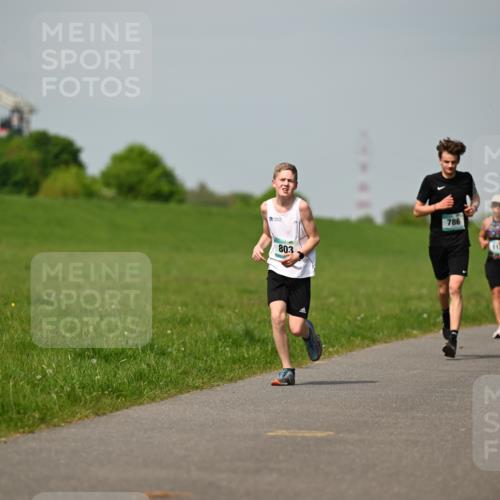 10.05.2026 - 8. Wedeler Halbmarathon Dr. Thomas Lammeyer http://msf.ph/oto/9692336 10.05.2026 11:15:42 Laufen 803, 786, 896 meine-sportfotos.de