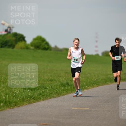 10.05.2026 - 8. Wedeler Halbmarathon Dr. Thomas Lammeyer http://msf.ph/oto/9692337 10.05.2026 11:15:42 Laufen 803, 786, 1942, 896 meine-sportfotos.de