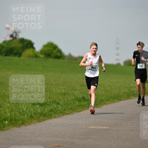 10.05.2026 - 8. Wedeler Halbmarathon Dr. Thomas Lammeyer http://msf.ph/oto/9692339 10.05.2026 11:15:42 Laufen 786, 803 meine-sportfotos.de