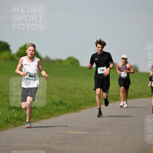 10.05.2026 - 8. Wedeler Halbmarathon Dr. Thomas Lammeyer http://msf.ph/oto/9692369 10.05.2026 11:15:44 Laufen 803, 786, 896 meine-sportfotos.de
