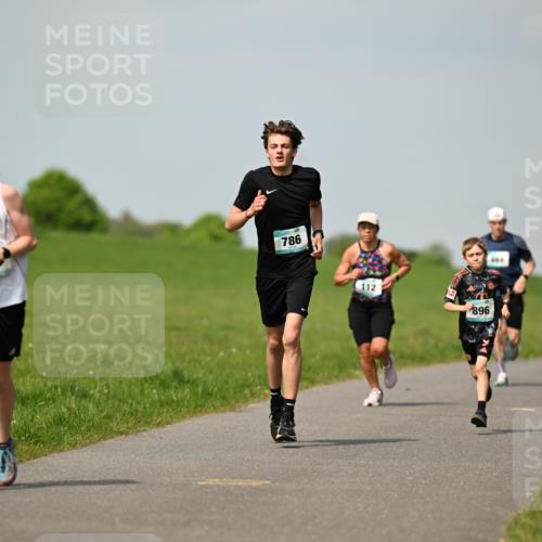 10.05.2026 - 8. Wedeler Halbmarathon Dr. Thomas Lammeyer http://msf.ph/oto/9692379 10.05.2026 11:15:45 Laufen 786, 112, 896 meine-sportfotos.de