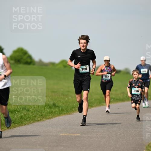 10.05.2026 - 8. Wedeler Halbmarathon Dr. Thomas Lammeyer http://msf.ph/oto/9692381 10.05.2026 11:15:45 Laufen 786, 112, 896, 604 meine-sportfotos.de