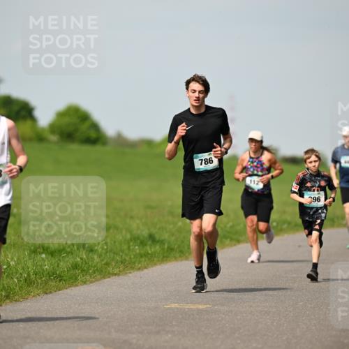 10.05.2026 - 8. Wedeler Halbmarathon Dr. Thomas Lammeyer http://msf.ph/oto/9692390 10.05.2026 11:15:46 Laufen 803, 786, 606 meine-sportfotos.de