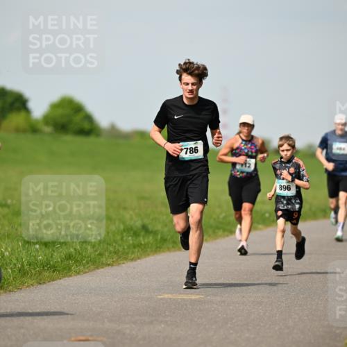 10.05.2026 - 8. Wedeler Halbmarathon Dr. Thomas Lammeyer http://msf.ph/oto/9692395 10.05.2026 11:15:46 Laufen 202, 786, 896 meine-sportfotos.de