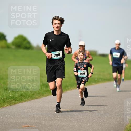 10.05.2026 - 8. Wedeler Halbmarathon Dr. Thomas Lammeyer http://msf.ph/oto/9692407 10.05.2026 11:15:47 Laufen 786, 896 meine-sportfotos.de