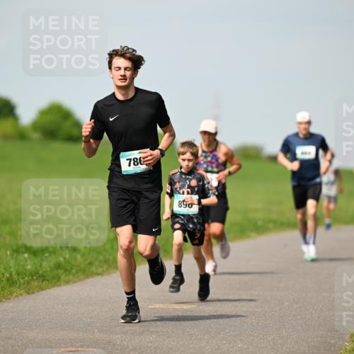10.05.2026 - 8. Wedeler Halbmarathon Dr. Thomas Lammeyer http://msf.ph/oto/9692412 10.05.2026 11:15:47 Laufen 786, 890 meine-sportfotos.de