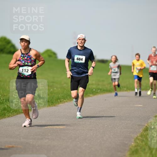 10.05.2026 - 8. Wedeler Halbmarathon Dr. Thomas Lammeyer http://msf.ph/oto/9692445 10.05.2026 11:15:49 Laufen 112, 684 meine-sportfotos.de