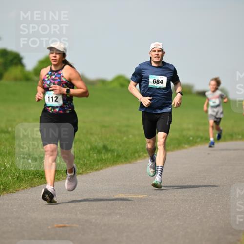 10.05.2026 - 8. Wedeler Halbmarathon Dr. Thomas Lammeyer http://msf.ph/oto/9692453 10.05.2026 11:15:50 Laufen 112, 684, 761 meine-sportfotos.de