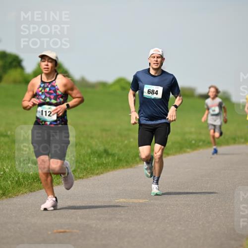 10.05.2026 - 8. Wedeler Halbmarathon Dr. Thomas Lammeyer http://msf.ph/oto/9692458 10.05.2026 11:15:50 Laufen 112, 684 meine-sportfotos.de