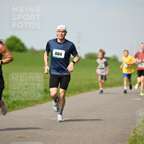 10.05.2026 - 8. Wedeler Halbmarathon Dr. Thomas Lammeyer http://msf.ph/oto/9692471 10.05.2026 11:15:51 Laufen 684 meine-sportfotos.de