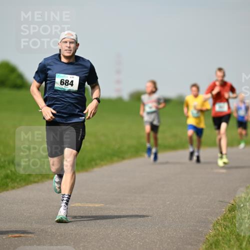 10.05.2026 - 8. Wedeler Halbmarathon Dr. Thomas Lammeyer http://msf.ph/oto/9692481 10.05.2026 11:15:51 Laufen 684 meine-sportfotos.de