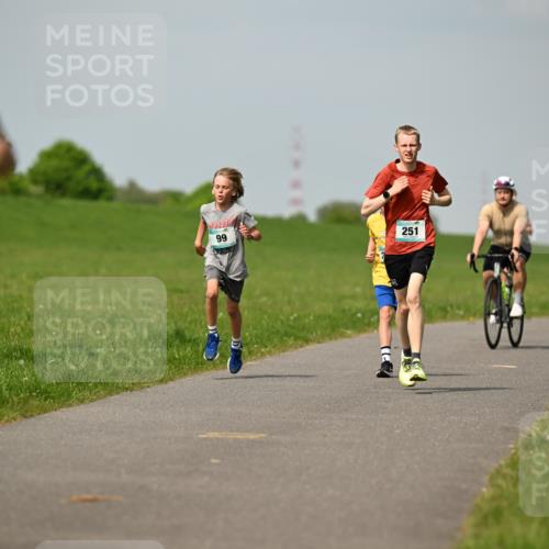 10.05.2026 - 8. Wedeler Halbmarathon Dr. Thomas Lammeyer http://msf.ph/oto/9692502 10.05.2026 11:15:53 Laufen 251 meine-sportfotos.de