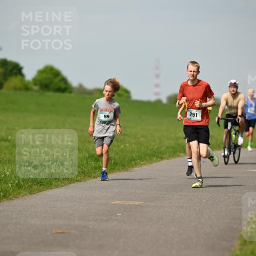 10.05.2026 - 8. Wedeler Halbmarathon Dr. Thomas Lammeyer http://msf.ph/oto/9692511 10.05.2026 11:15:54 Laufen 251 meine-sportfotos.de