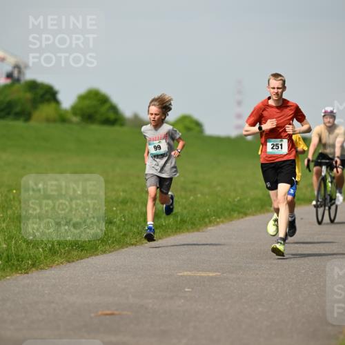 10.05.2026 - 8. Wedeler Halbmarathon Dr. Thomas Lammeyer http://msf.ph/oto/9692516 10.05.2026 11:15:54 Laufen 251 meine-sportfotos.de