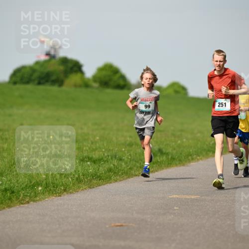 10.05.2026 - 8. Wedeler Halbmarathon Dr. Thomas Lammeyer http://msf.ph/oto/9692519 10.05.2026 11:15:54 Laufen 251 meine-sportfotos.de