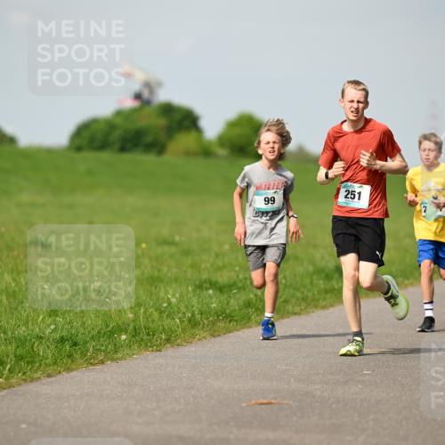 10.05.2026 - 8. Wedeler Halbmarathon Dr. Thomas Lammeyer http://msf.ph/oto/9692534 10.05.2026 11:15:55 Laufen 251 meine-sportfotos.de