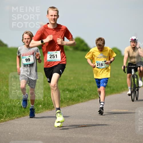 10.05.2026 - 8. Wedeler Halbmarathon Dr. Thomas Lammeyer http://msf.ph/oto/9692545 10.05.2026 11:15:57 Laufen 251, 218 meine-sportfotos.de