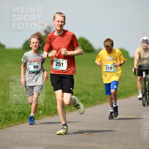 10.05.2026 - 8. Wedeler Halbmarathon Dr. Thomas Lammeyer http://msf.ph/oto/9692548 10.05.2026 11:15:57 Laufen 251, 218 meine-sportfotos.de