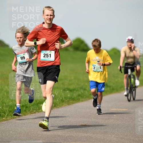 10.05.2026 - 8. Wedeler Halbmarathon Dr. Thomas Lammeyer http://msf.ph/oto/9692551 10.05.2026 11:15:57 Laufen 251 meine-sportfotos.de