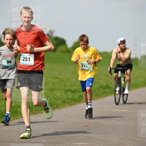 10.05.2026 - 8. Wedeler Halbmarathon Dr. Thomas Lammeyer http://msf.ph/oto/9692554 10.05.2026 11:15:57 Laufen 14727, 251 meine-sportfotos.de
