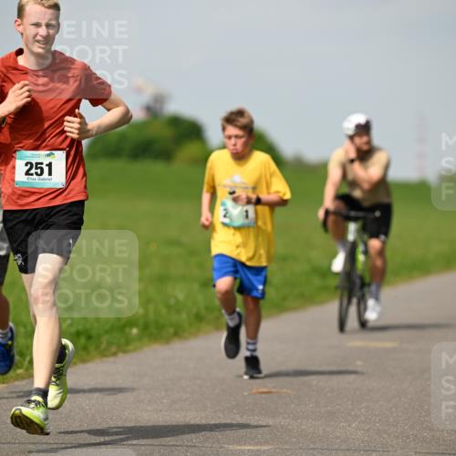 10.05.2026 - 8. Wedeler Halbmarathon Dr. Thomas Lammeyer http://msf.ph/oto/9692559 10.05.2026 11:15:58 Laufen 251 meine-sportfotos.de