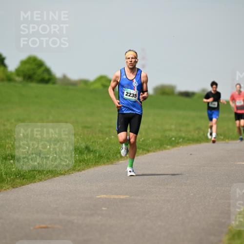 10.05.2026 - 8. Wedeler Halbmarathon Dr. Thomas Lammeyer http://msf.ph/oto/9692573 10.05.2026 11:16:01 Laufen 2235 meine-sportfotos.de